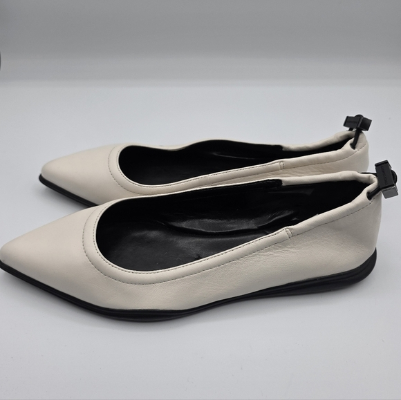 Vince Camuto Bendreta Sport White Pointed Toe Ballet Flats Size 9 NWT Cushioned - Picture 11 of 12